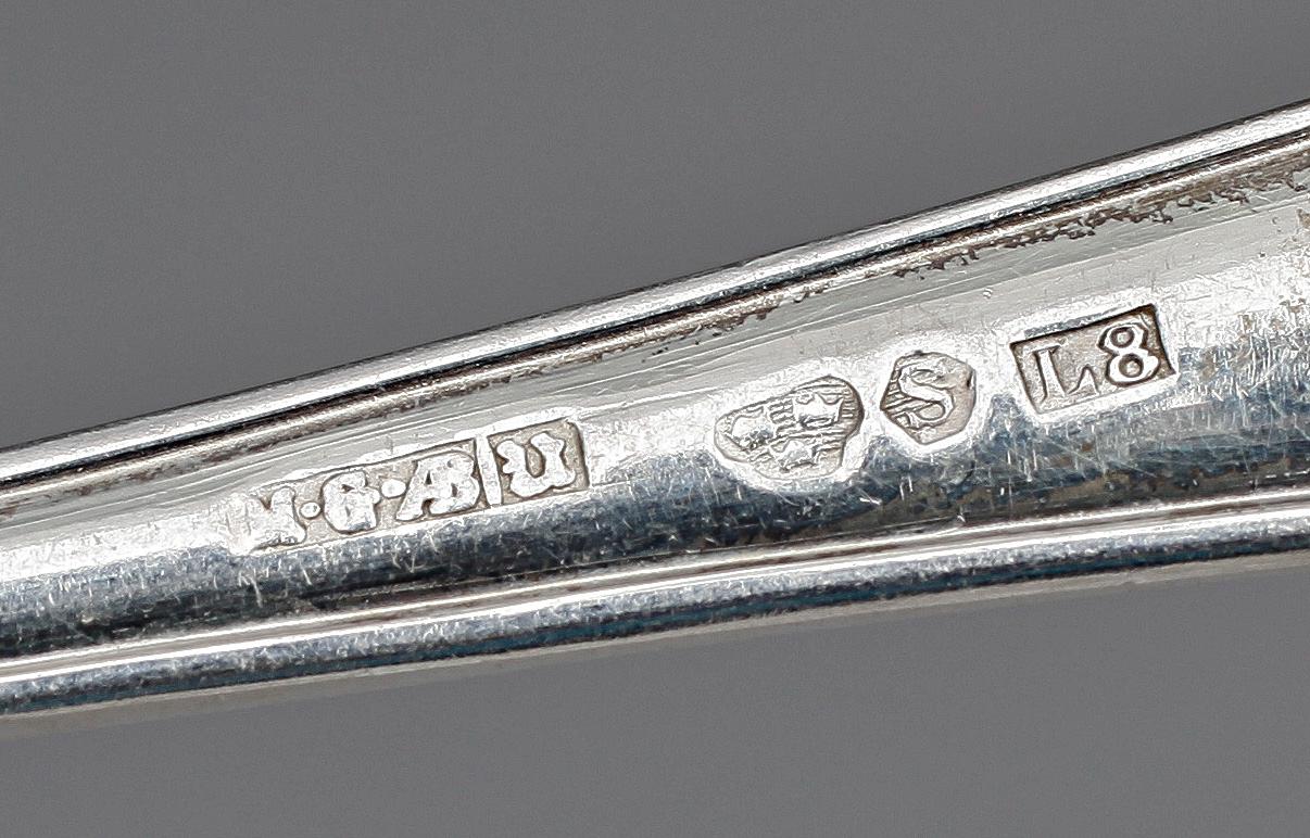 SMÖRKNIVSTÄLL samt TESKEDAR, 8+7, silver, bl a W A Bolin, Stockholm 1940-tal. Tot vikt ca 260 g.