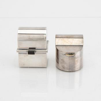 A Swedish 20th century set of two sterling silver boxes mark of Lars Håkansson Malmö 1983 and 1998 weight 210 grams.