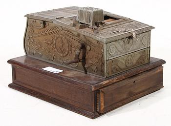 KASSAAPPARAT, Caisse, 1900-talets början.