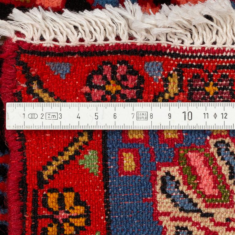 An oriental rug, ca 234 x 134-144 cm.