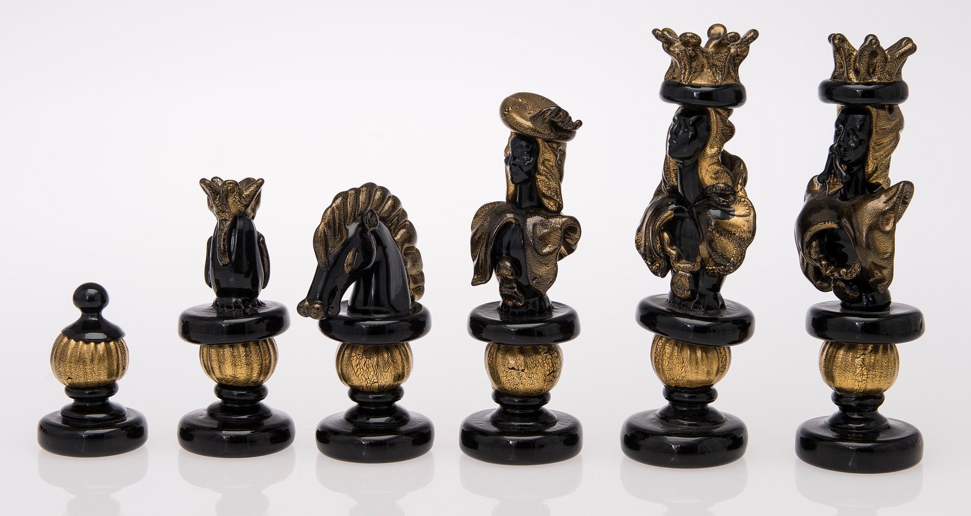 A PAULY & CIA MURANO CHESS BOARD.