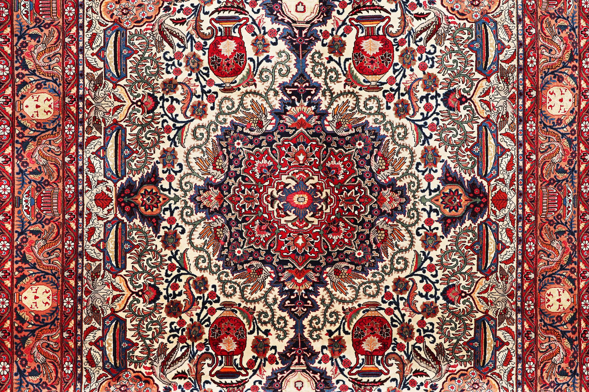 Matta, Kashmar, ca 388 x 292 cm.