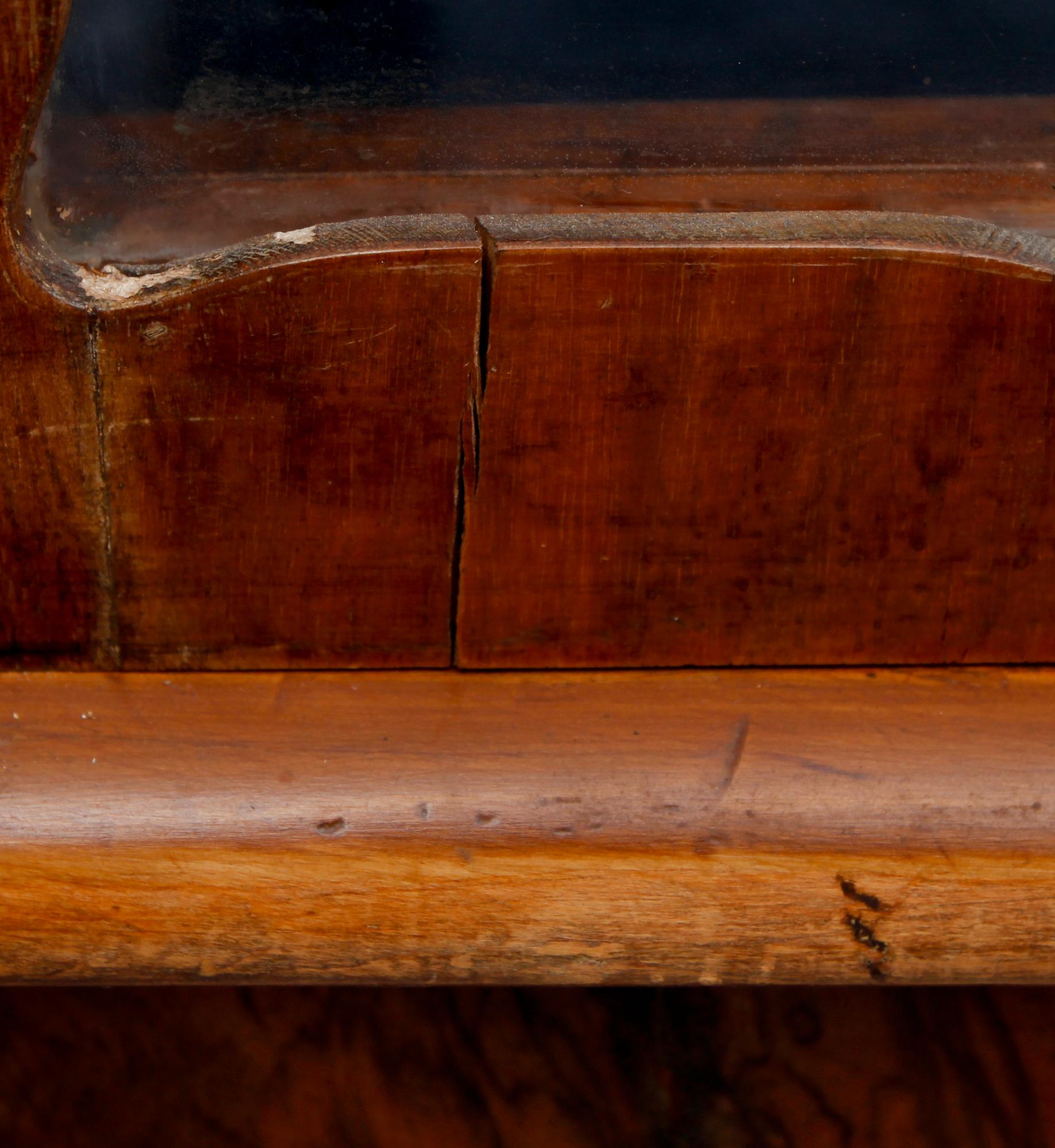 VITRINSKÅP, 1800-talets andra hälft.