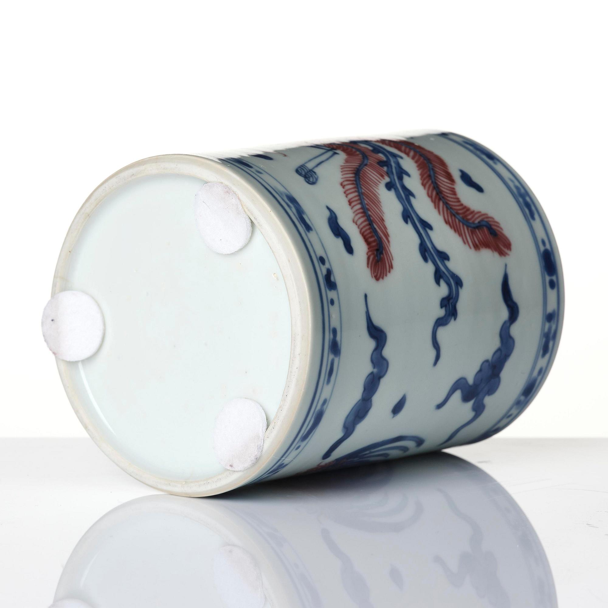 A blue and white and underglaze red 'phoenix' brushpot, Bitong, Qing dynasty, Kangxi (1662-1722).