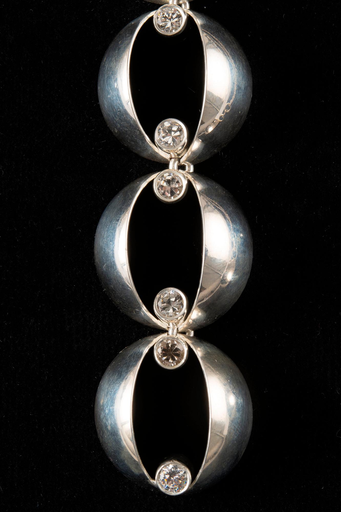 Elis Kauppi, HÄNGSMYCKE OCH ARMBAND, silver och bergskristaller, Kupittaan Kulta, 1960-tal. Vikt 55 g.