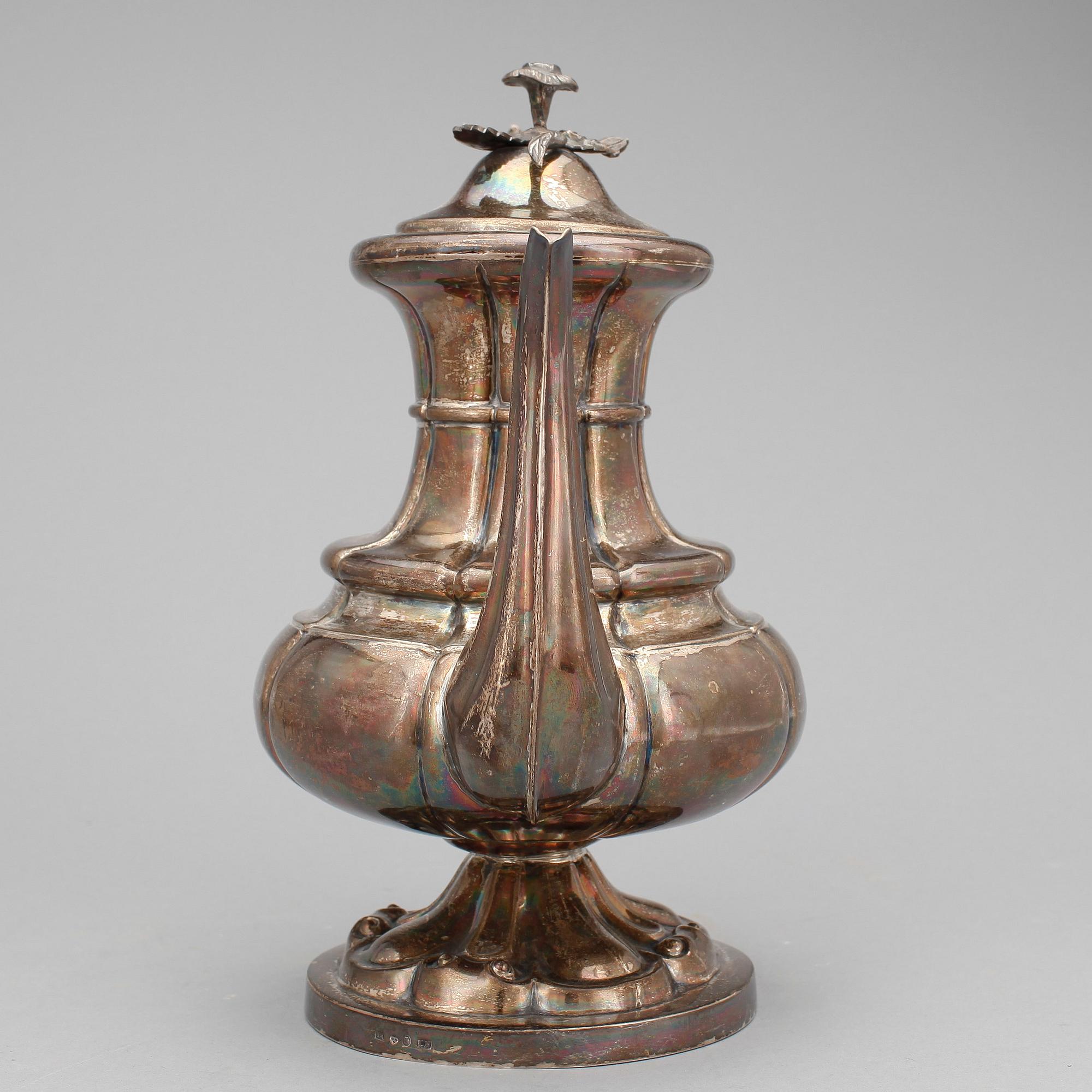 KAFFEKANNA, silver, nyrokoko, Carl Nyström, Stockholm 1851. Vikt ca 690 gram.