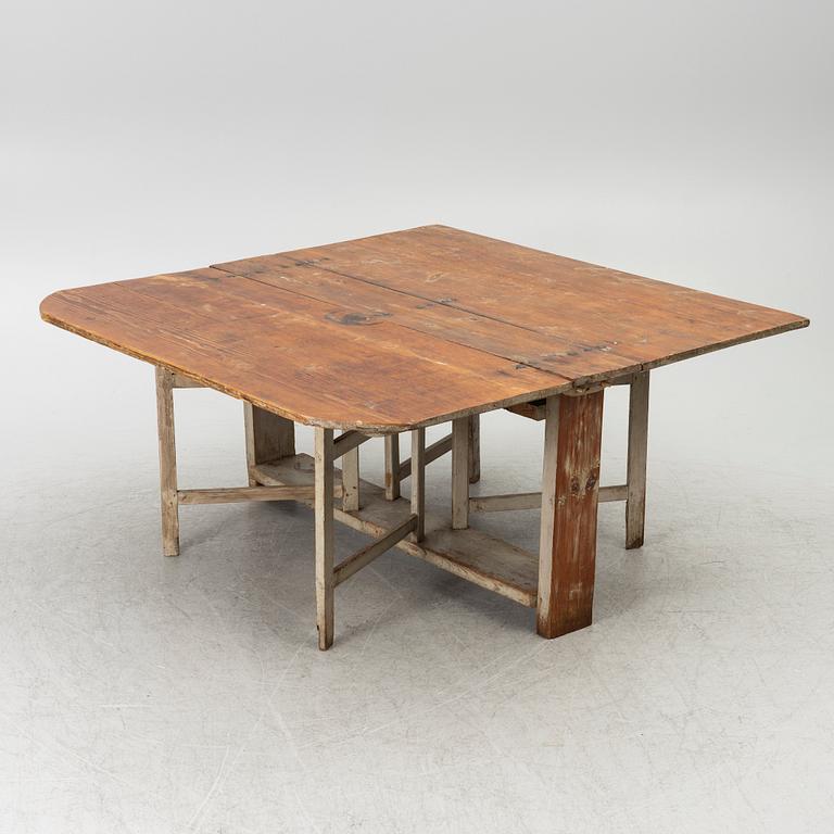 A drop-leaf table, 19th century.