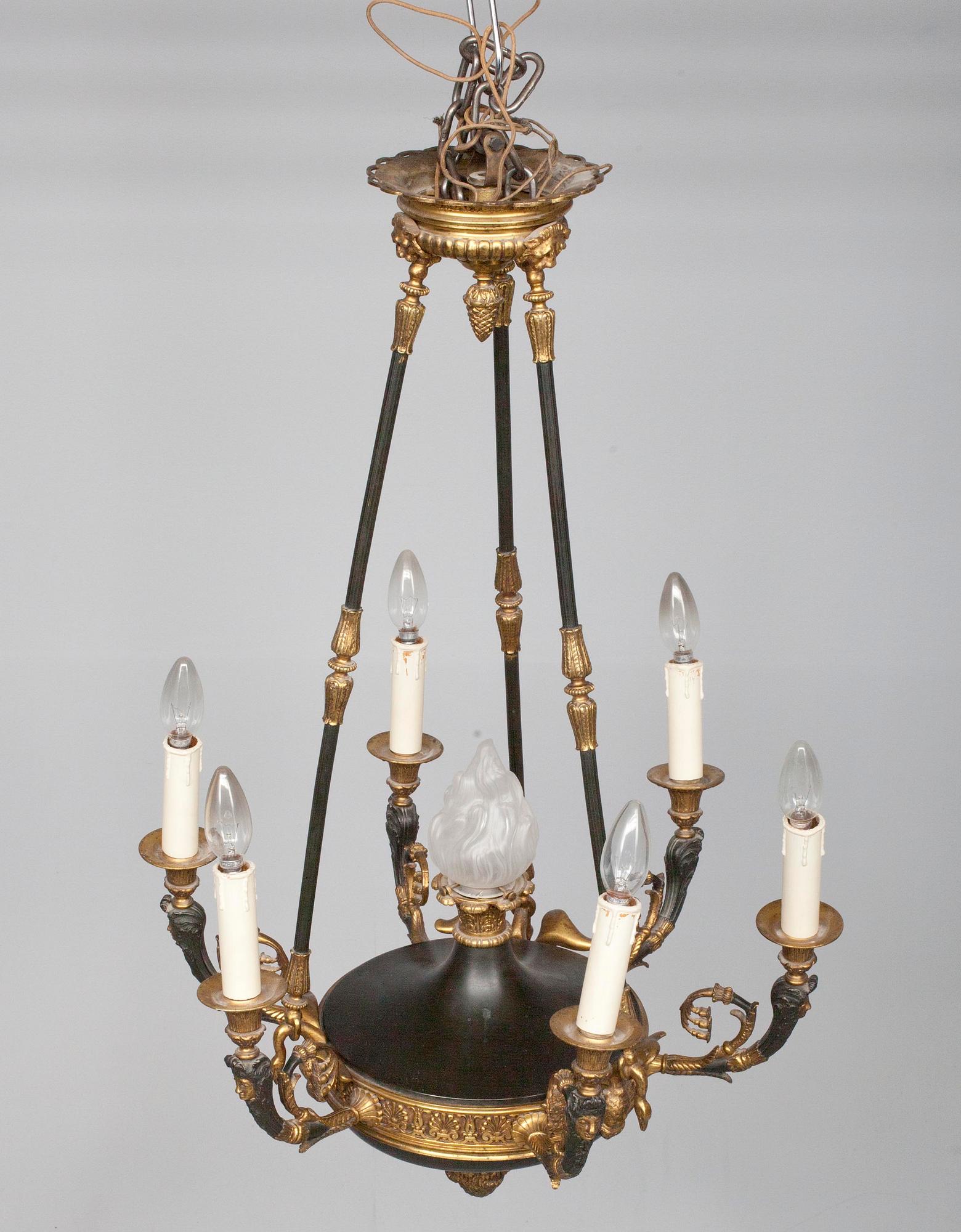TAKKRONA, empirestil, 1900-talets början. Höjd 87 cm.