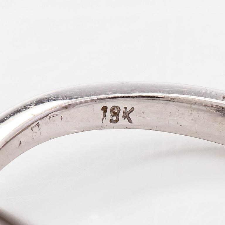 Ring, brilliant cut diamonds, 18K white gold.