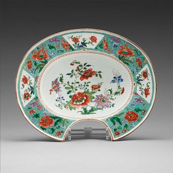 An enamelled barbers dish, Qing dynasty, 18th Century.