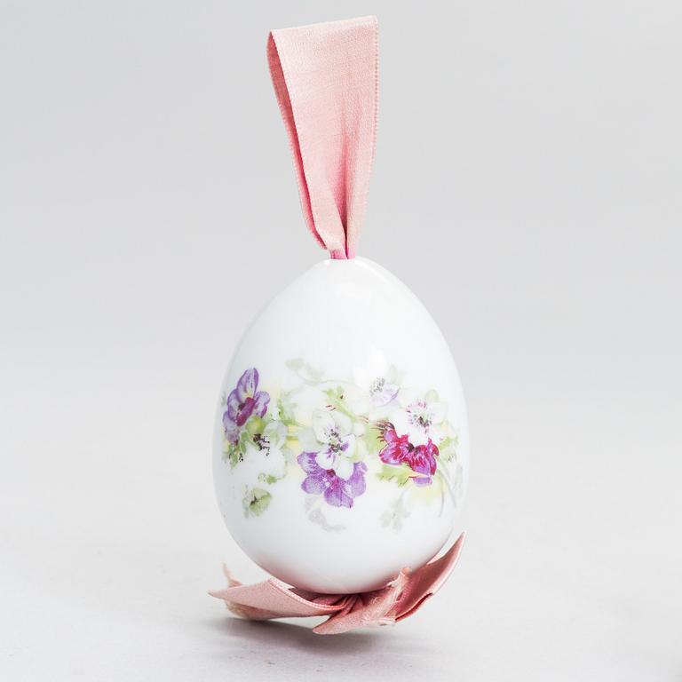 Ägg, porslin, kring sekelskiftet 1900.