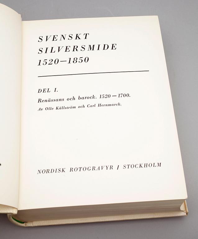 BÖCKER, "Svensk silversmide" 4 delar. Bl.a. 3 vol Svenskt silversmide 1520-1850,av bl.a. Carl Hernmarck, 1943 Stockholm.