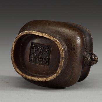 A miniature bronze censer, Qing dynasty (1644-1912), with Xuande six character mark.