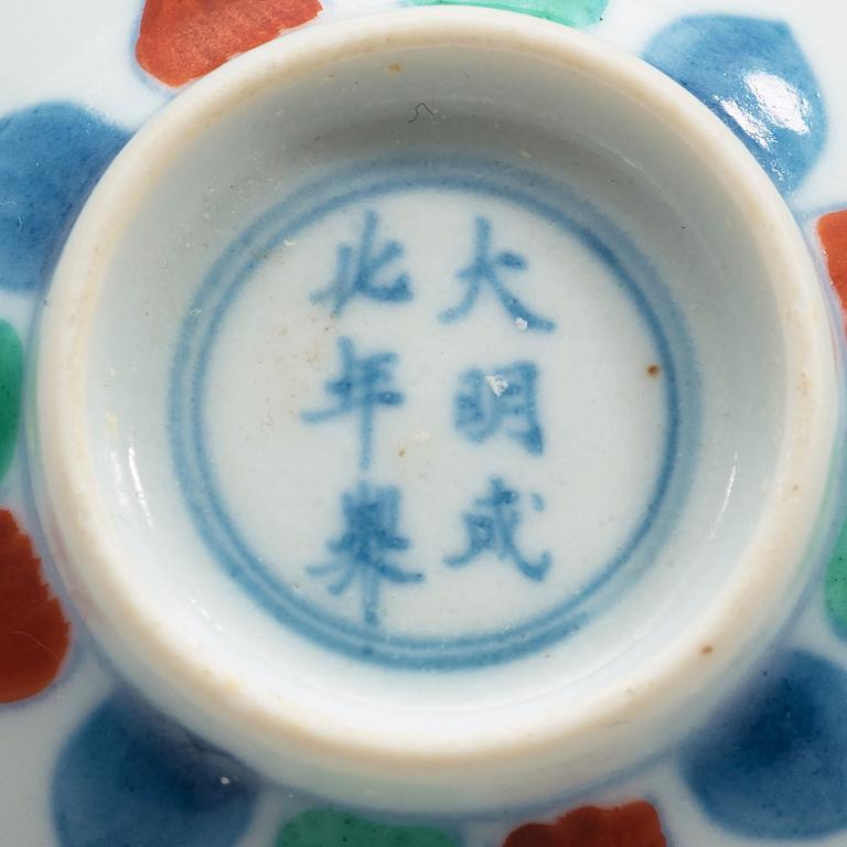 A doucai cup with cranes, Qing dynasty with Chenghuas six character mark..