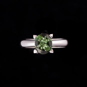 RING, 18K vitguld, grön turmalin. Vikt ca 6,1 g.
