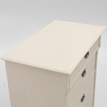 Chest of drawers, early 20th century.