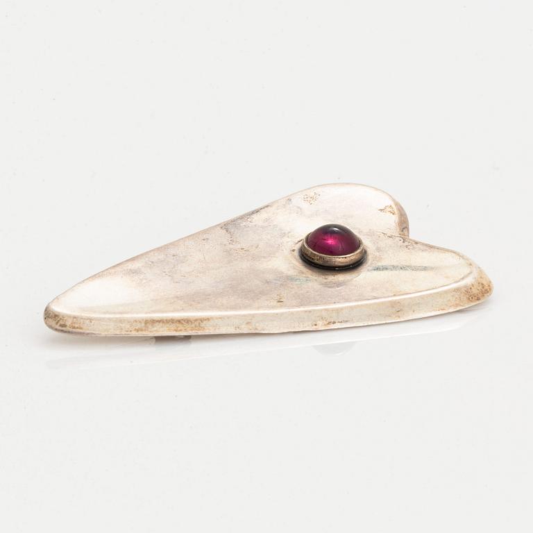 Alton silver and cabochon-cut amethyst brooch.