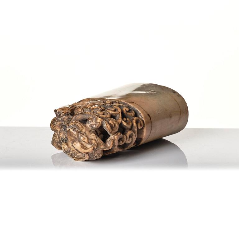 Two seal stamps, soapstone and blanc de chine. Qing dynasty 18th/19th century.