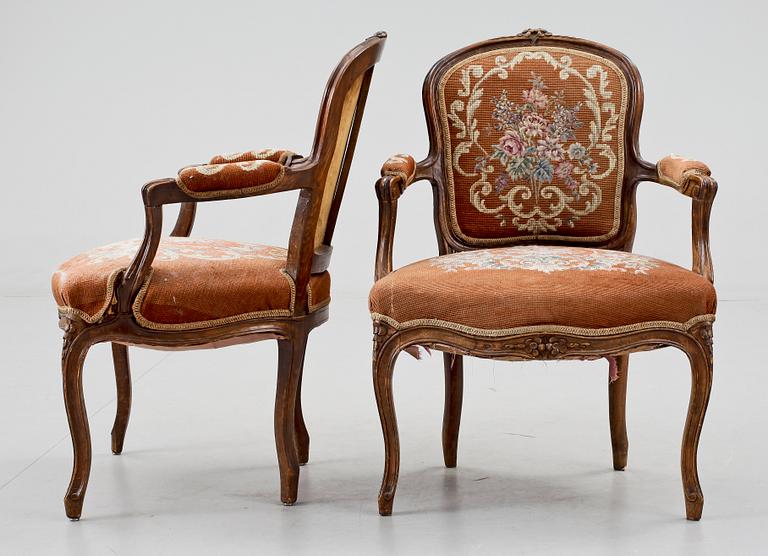 KARMSTOLAR, ett par, Louis XV-stil, 1900-talets början.