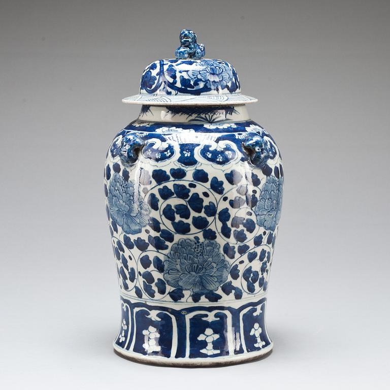 LOCKURNA, porslin. Kina, 1800-tal.