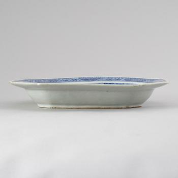 SKÅLFAT, porslin, Kina, 1800-talets första hälft.