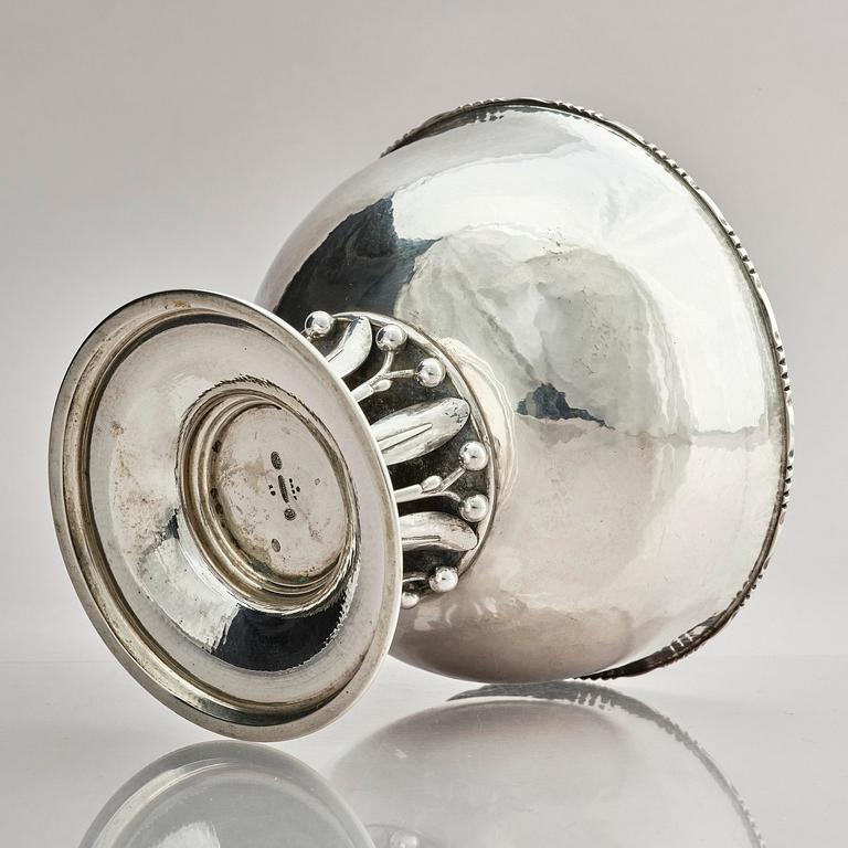 Georg Jensen, skål på fot, Köpenhamn ca 1919-21, modell 19, svenska importstämplar GABF.