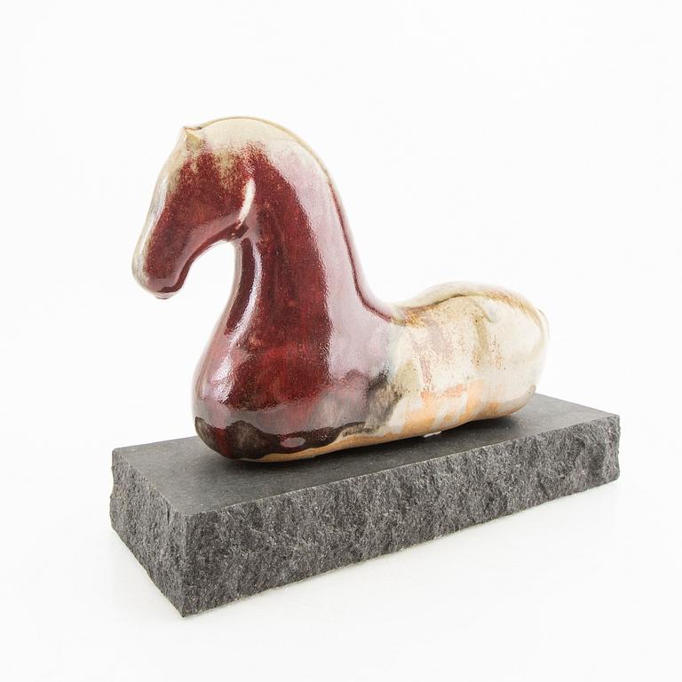 Ulla Kraitz, a sgiend stoneware figurine.