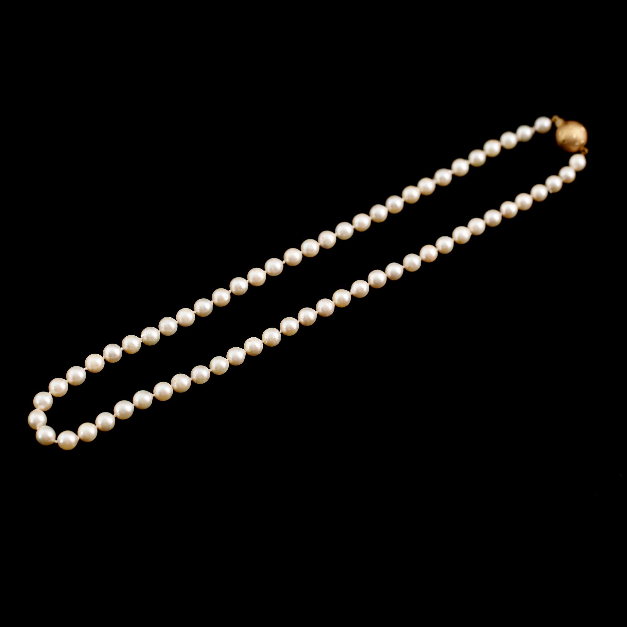COLLIER, lås 18 k guld, odlade pärlor.