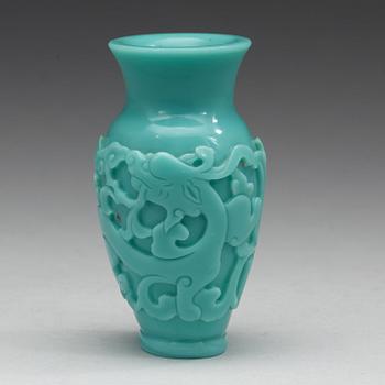 A turkoise green Beijing glass vase, Qing dynasty, 19th Century.