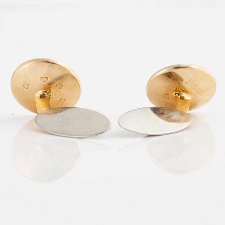 A pair of mother of pearl and brilliant-cut cuff links made by goldsmith Gustav Dahlgren & Co.