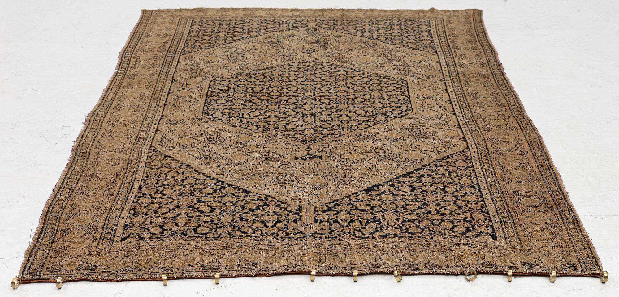 Matta, Senneh, antik, ca 197 x 120 cm.