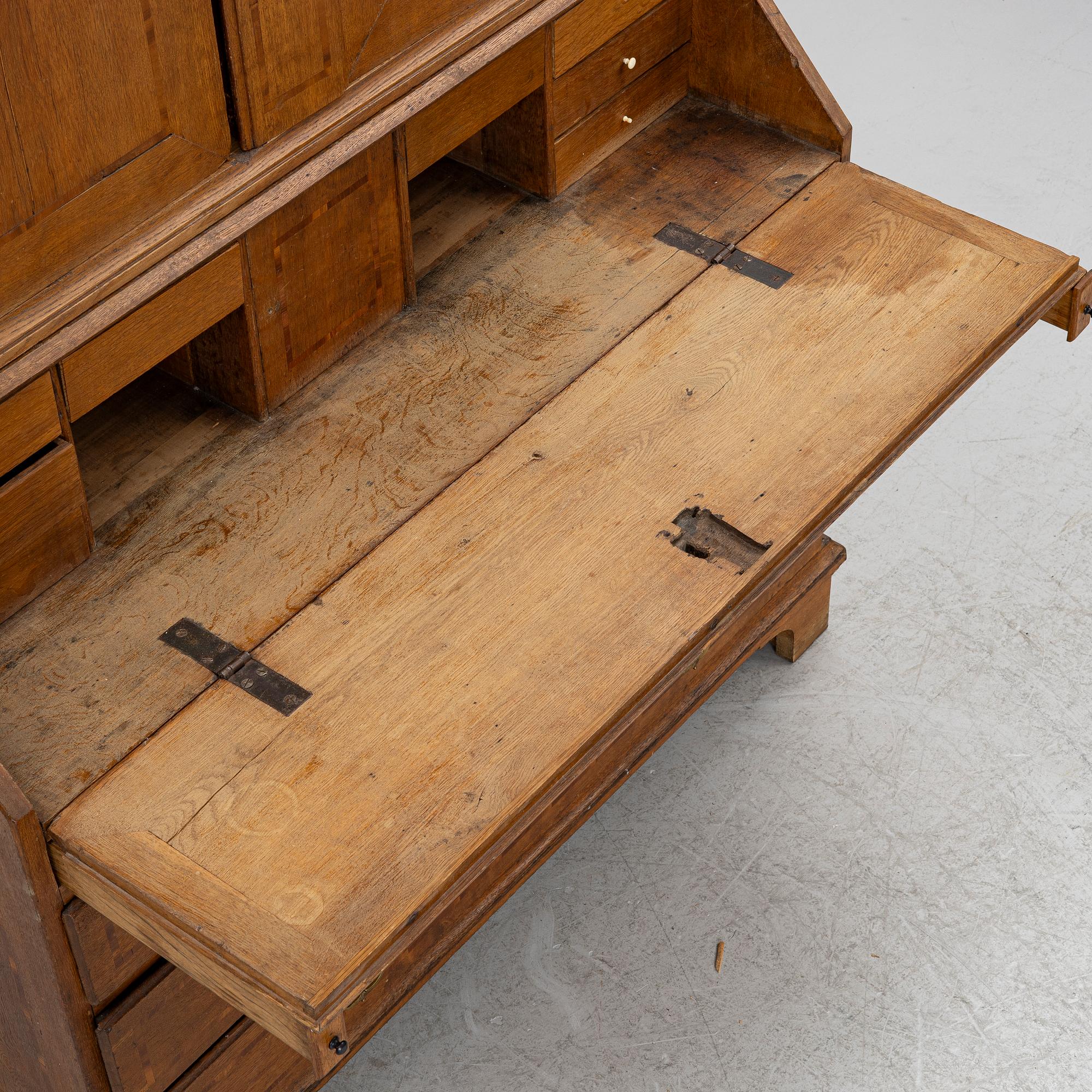 Writing cabinet, 18th century.