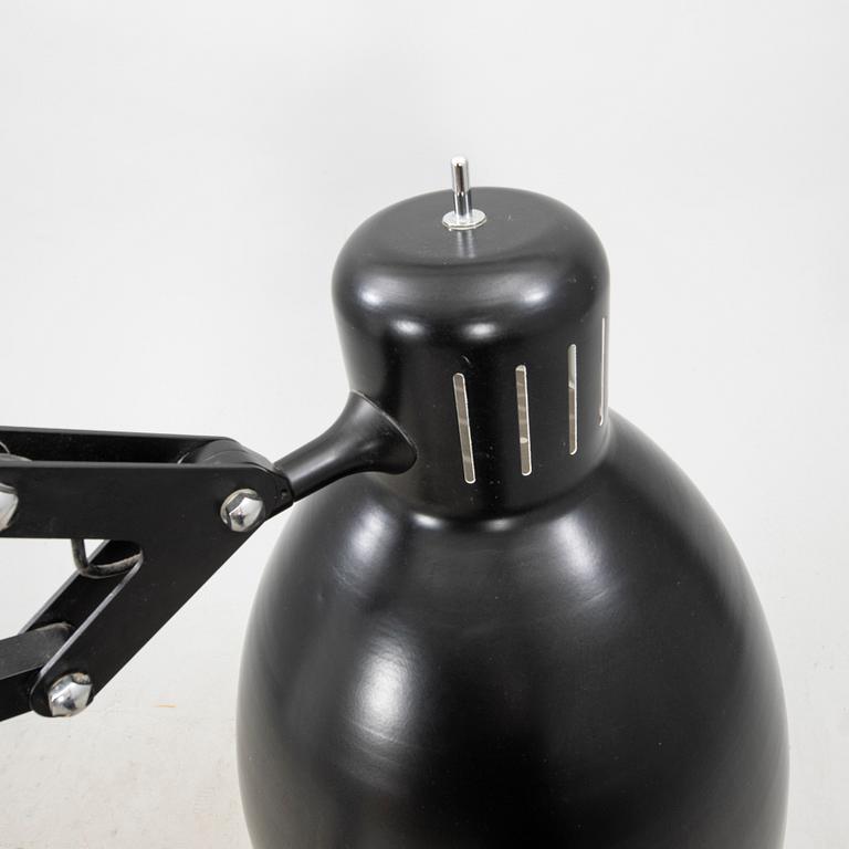 Golvlampa "The Great 1" av Luxo samtida.