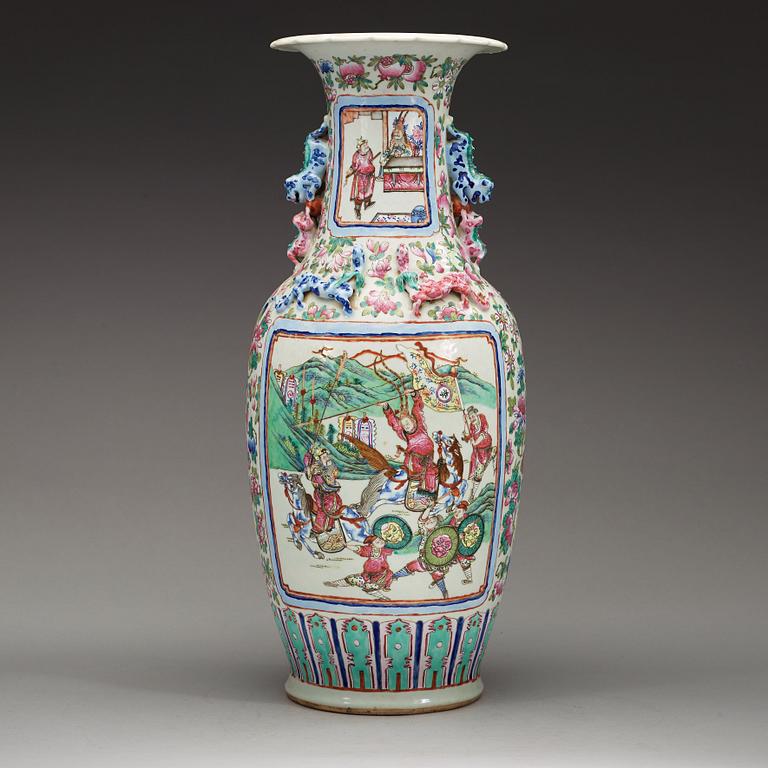URNA, porslin. Sen Qingdynasti (1662-1912).