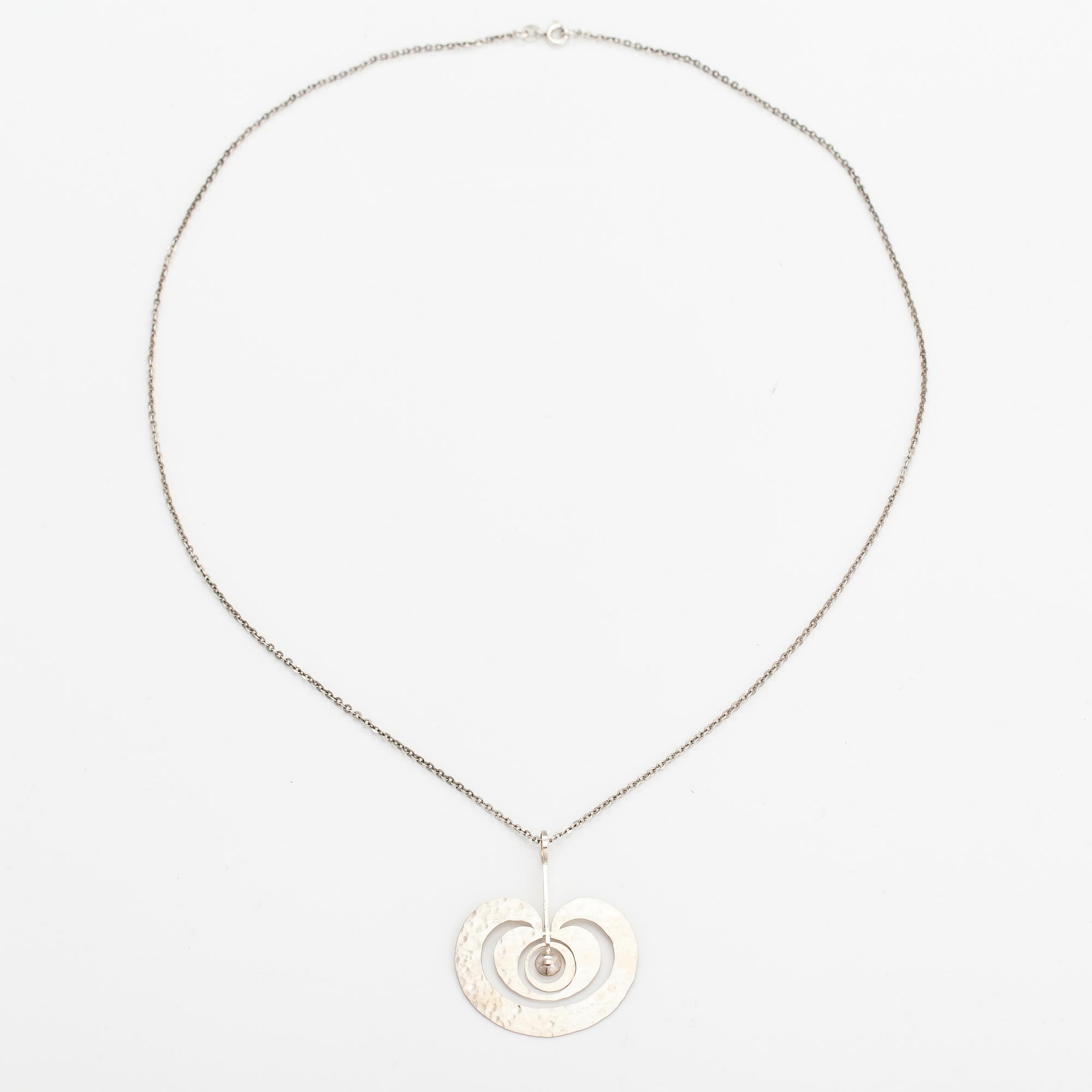 Tapio Wirkkala, A sterling silver pendant "Apple". Kultakeskus 1975.