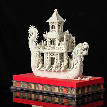 A white biscuit Dragon Boat, Qing dynasty, 19th Century.