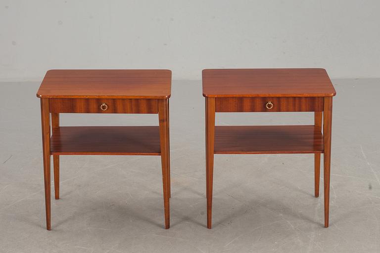 SÄNGBORD, ett par, Björknäs möbelfabrik, 1900-talets mitt.