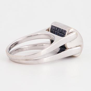 White gold, diamonds and sapphire ring.