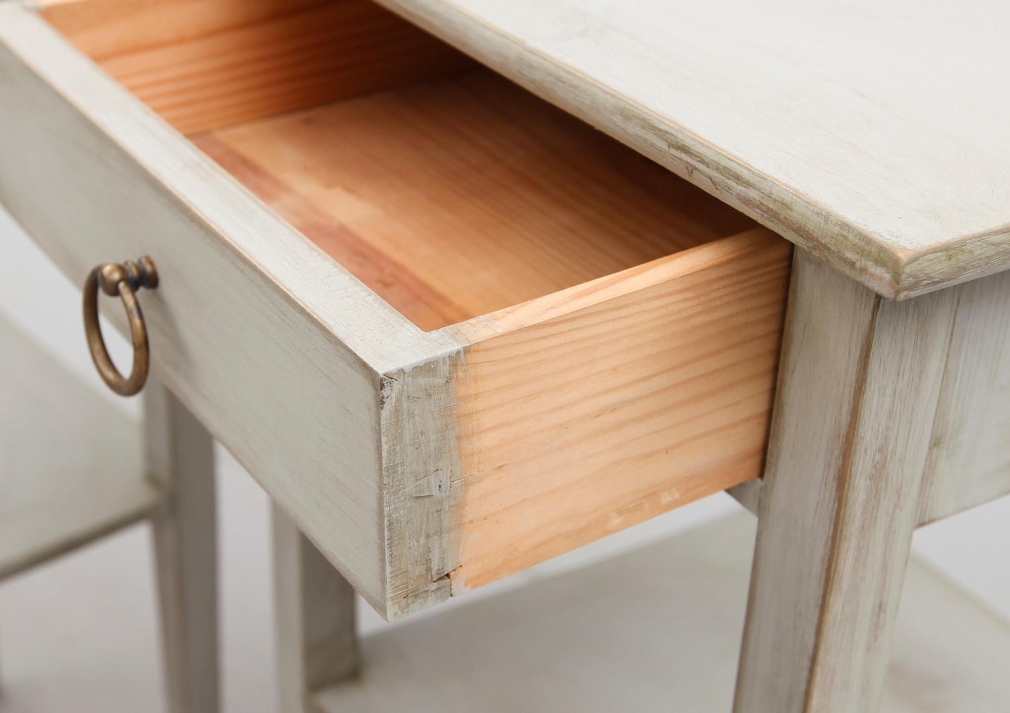 SÄNGBORD, 1 par, 1900-talets första hälft.