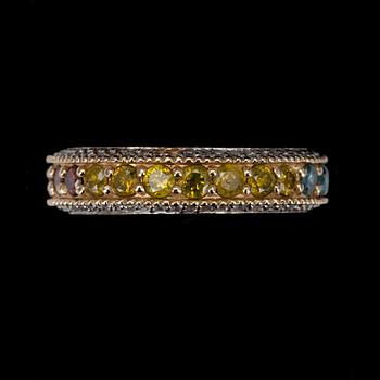RING, guld 14K, färgade briljantslipade diamanter samt färglösa små diamanter. Vikt 6,4 g.