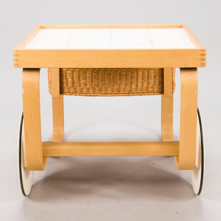 ALVAR AALTO, A 1960s-70s tea trolley model '900 for Artek.