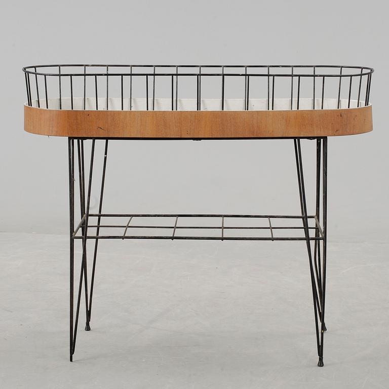 BLOMBORD, Stringmodell, 1900-talets mitt.
