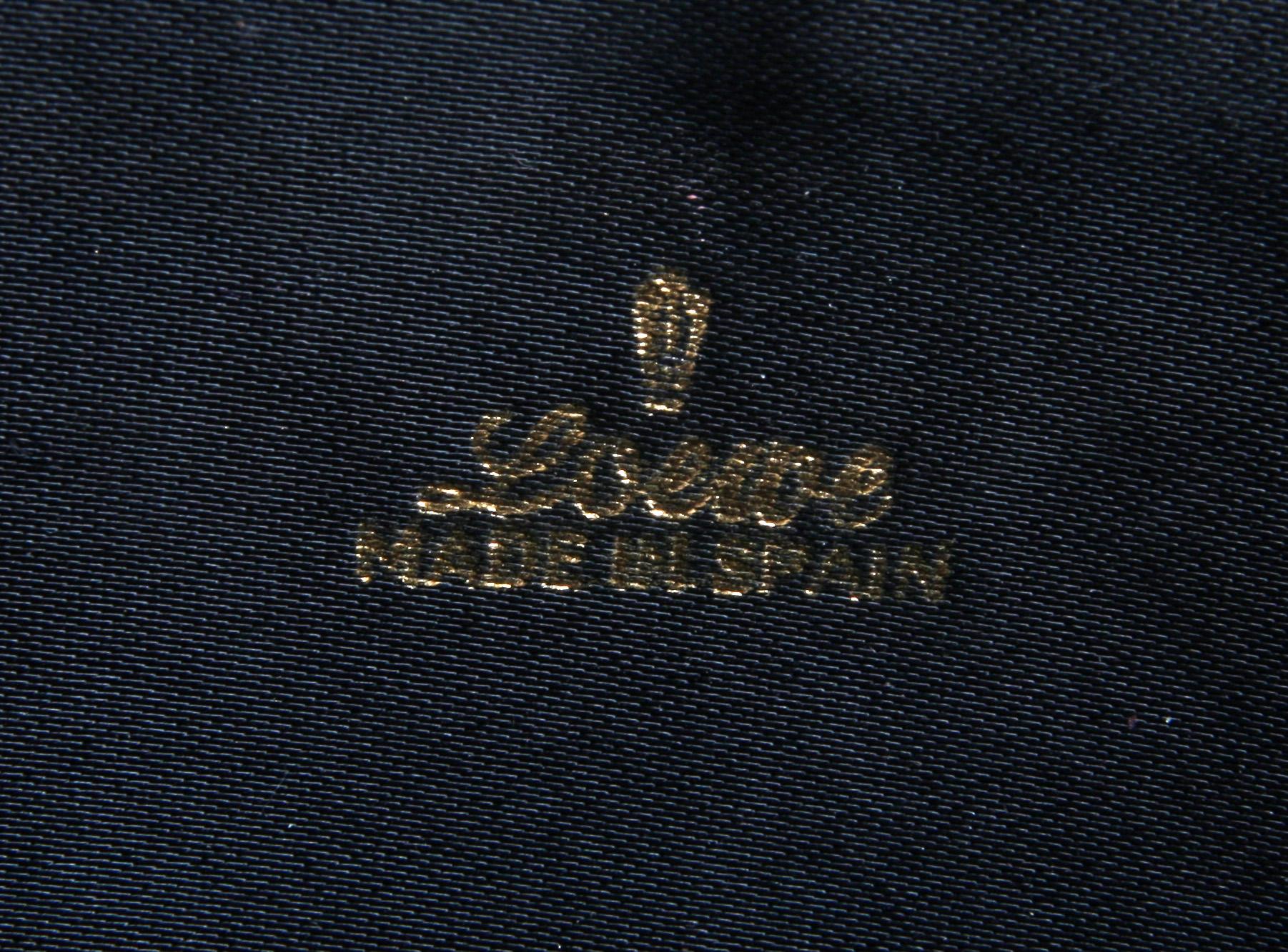 VÄSKOR, 2 st, skinn o textil, bl.a. Loewe.
