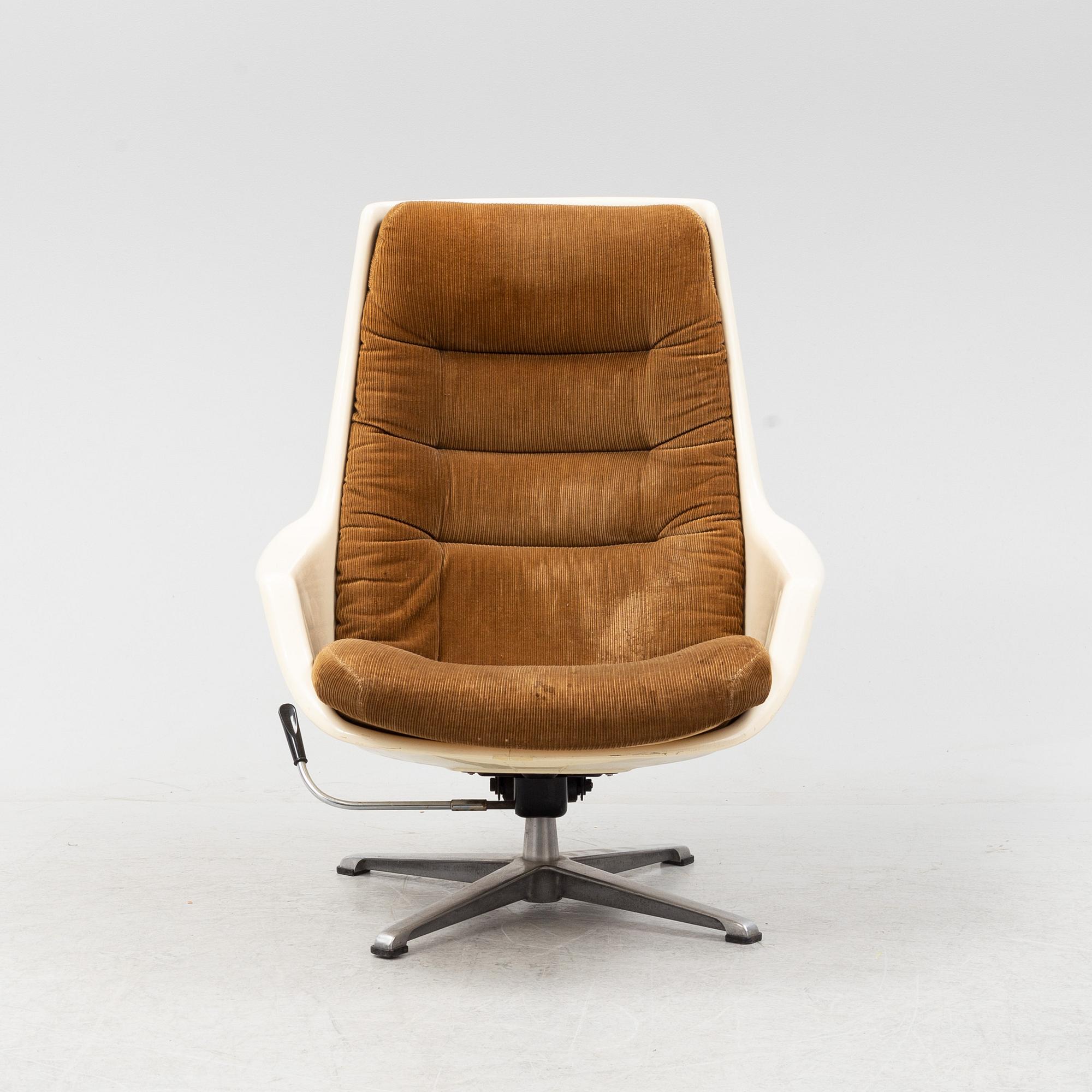 A 'Planet' swivelchair by Alf Svensson & Yngvar Sandström for Ikea, 1970s.