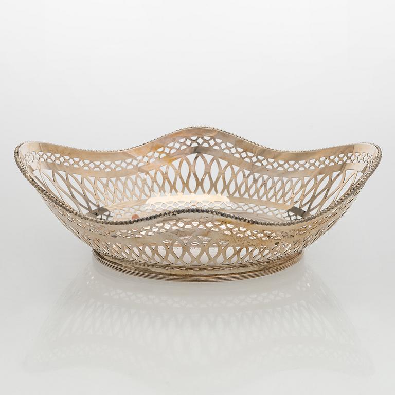 G. Wijland, Malja, kullattua hopeaa, Orania-Nassaun vaakunalla. Gouda, Hollanti 1989.