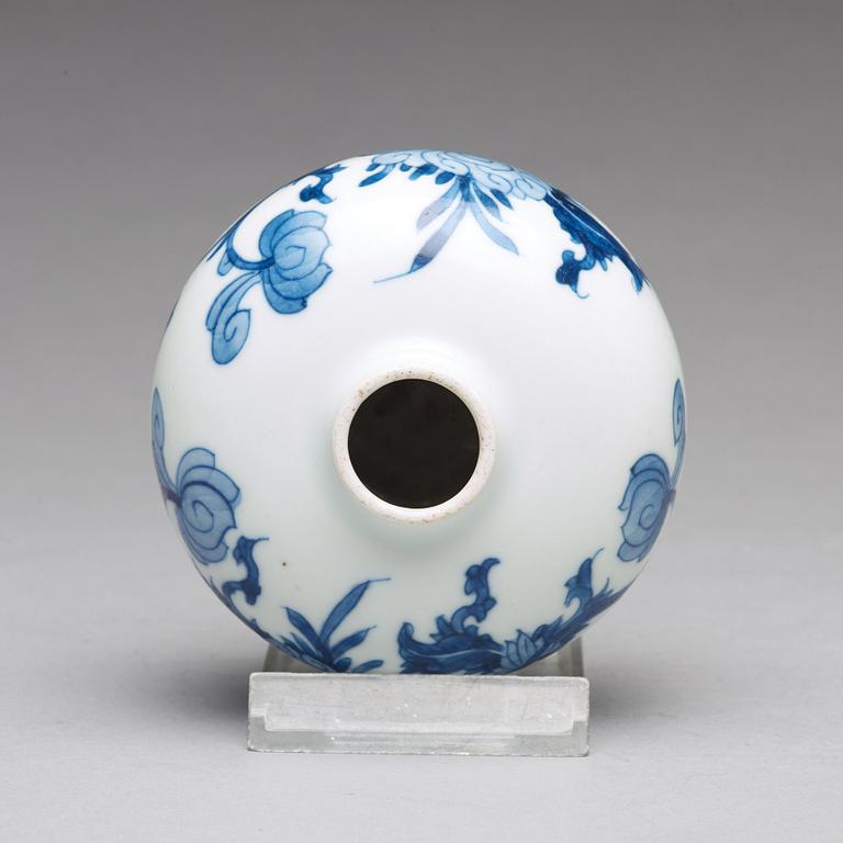 A Ming style blue and white vase, Qing dynasty, Yongzheng (1723-35).