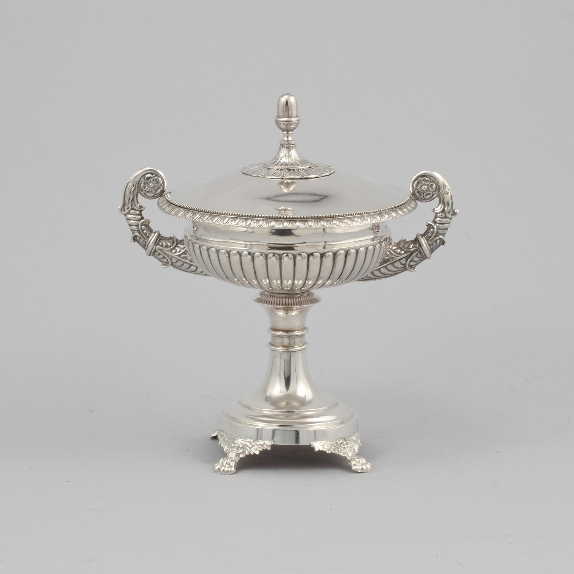STRÖSOCKERSKÅL, silver, Gustaf Möllenborg, Stockholm, empire, 1831. Vikt 667 g.