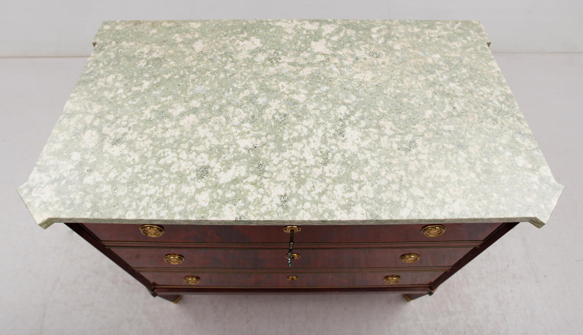 BYRÅ, gustaviansk stil, 1900-talets mitt.