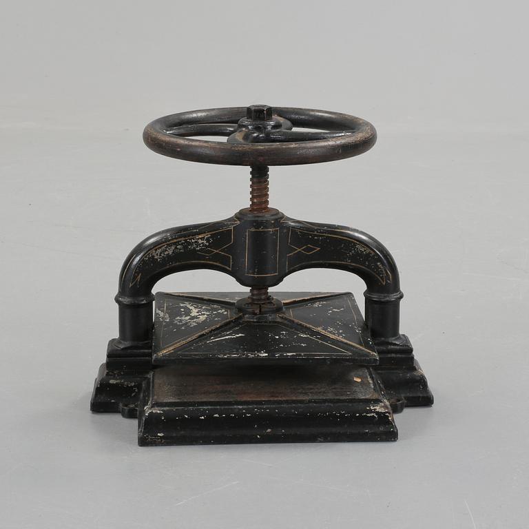 VÄXTPRESS, svärtat gjutjärn, sekelskiftet 1900.