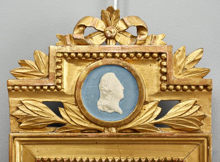 SPEGEL, gustaviansk, omkring sekelskiftet 1800.